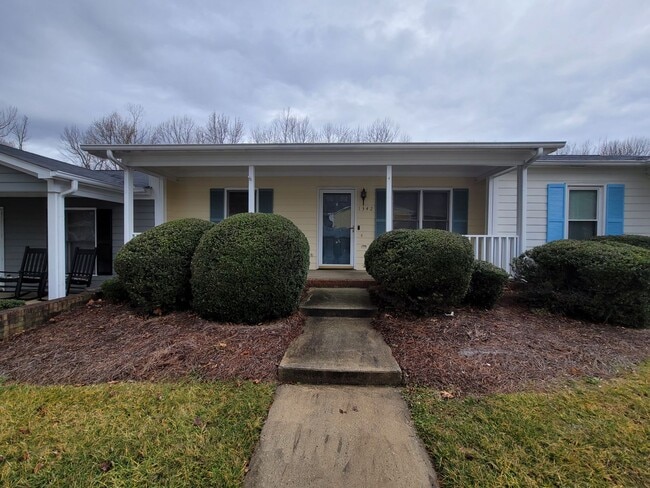 2 BR 2 bath townhome - 2 BR 2 bath townhome