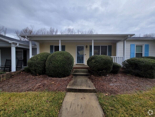 Building Photo - 2 BR 2 bath townhome