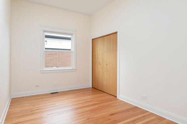 Photo - 4 Bedroom, 3 Bathroom Impressive Lincoln Park Duplex Unit 1657-3W