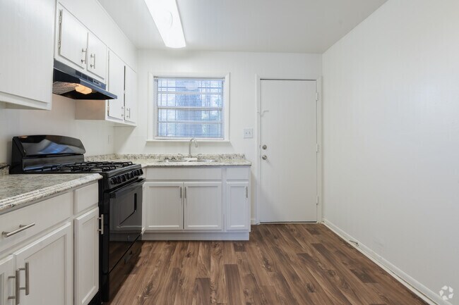 2BR, 1BA - 850SF - Kitchen - Regal Heights