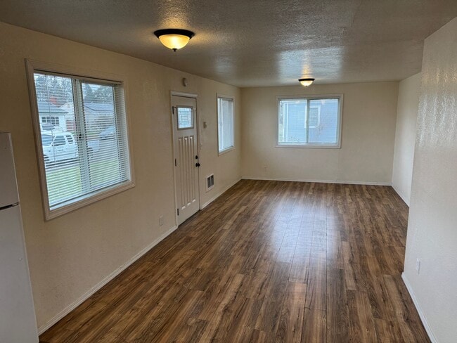 Photo - Updated 2 bedroom 1 bathroom house in Springfield!