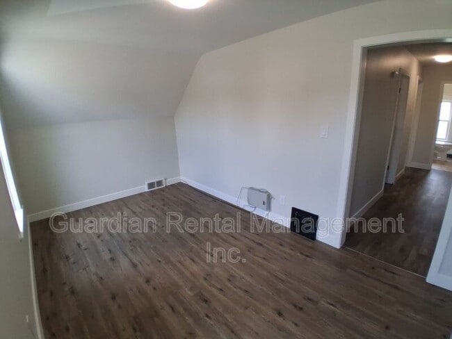 Photo - 623 Vickers St N Unit Apt 4