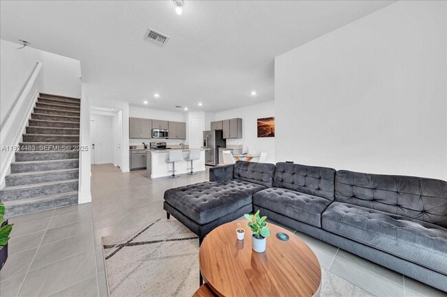 Photo - 1004 Willow Pl