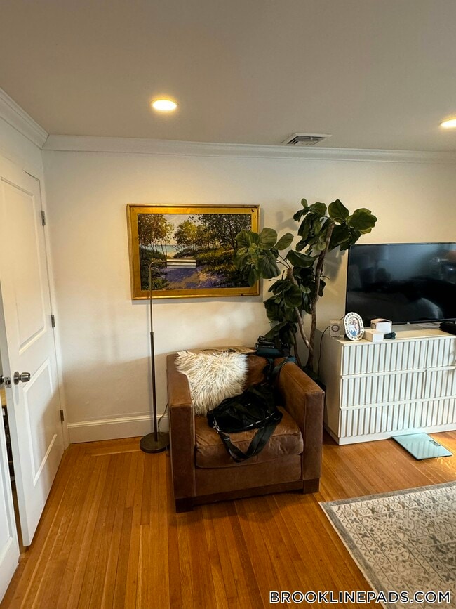 1798 Beacon St Unidad 3