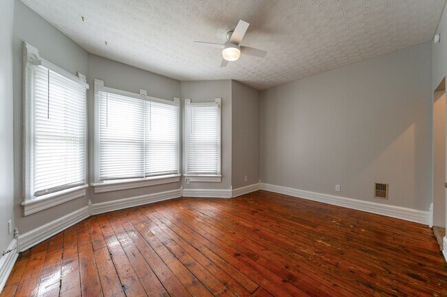 Photo - 732 1/2 Neil Ave