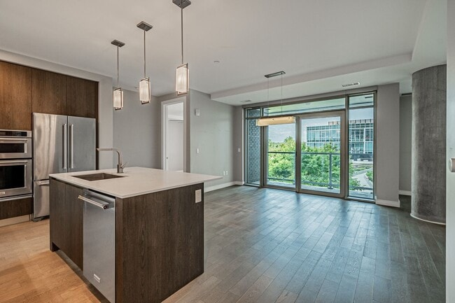 LUX 1BD, 1.5BA Lakehouse Condo with Balcony - LUX 1BD, 1.5BA Lakehouse Condo with Balcony
