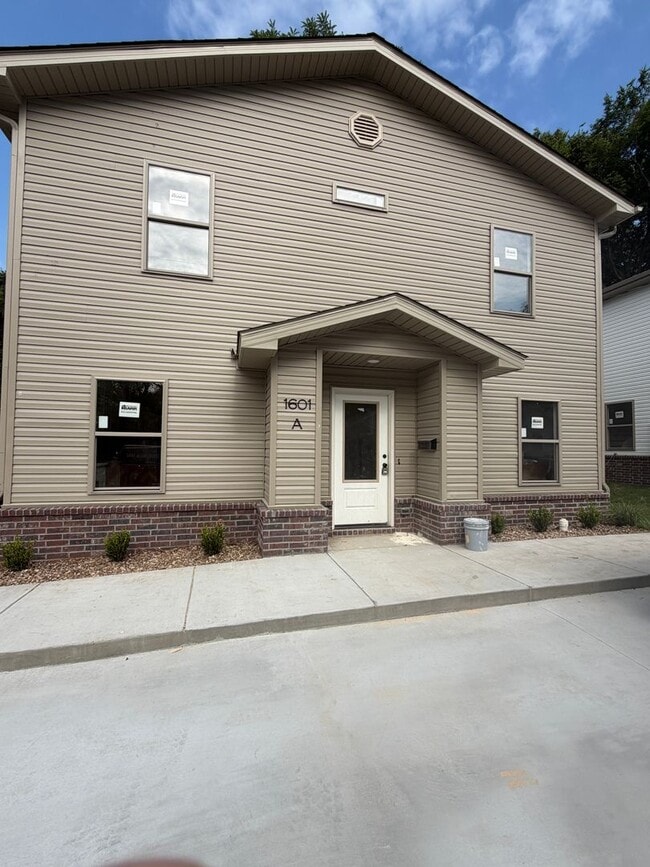 Building Photo - 1603 Orange St