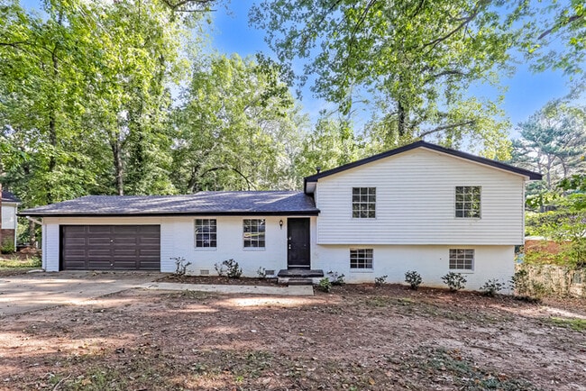 Photo - 203 Lucan Way House