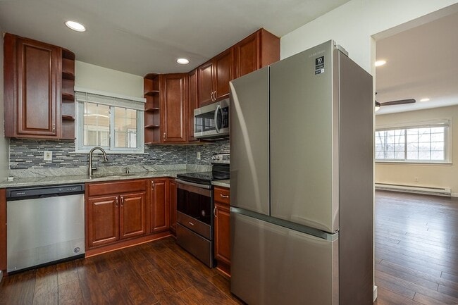 Building Photo - 529 Fox Run Ln Unit 12C