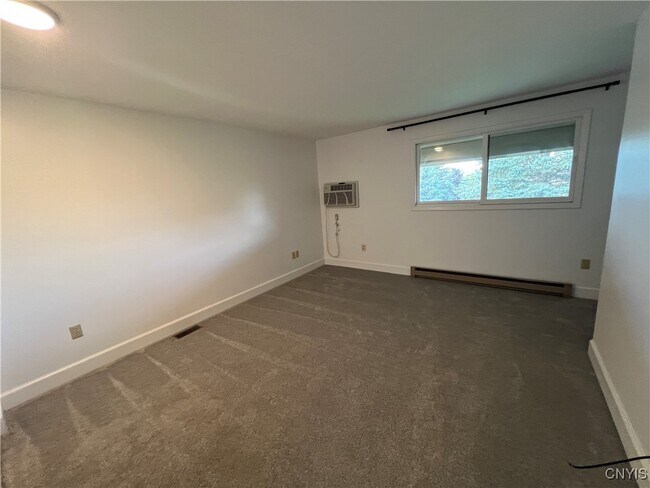 Photo - 47 W Utica St