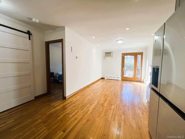 Photo - 50-44 44th St Unidad Apt 1