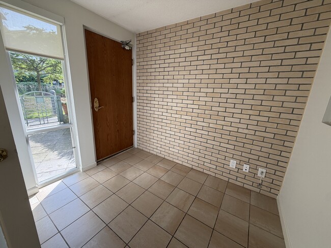 Photo - Townhome #120-1288 Marinaside Crescent Unit 120