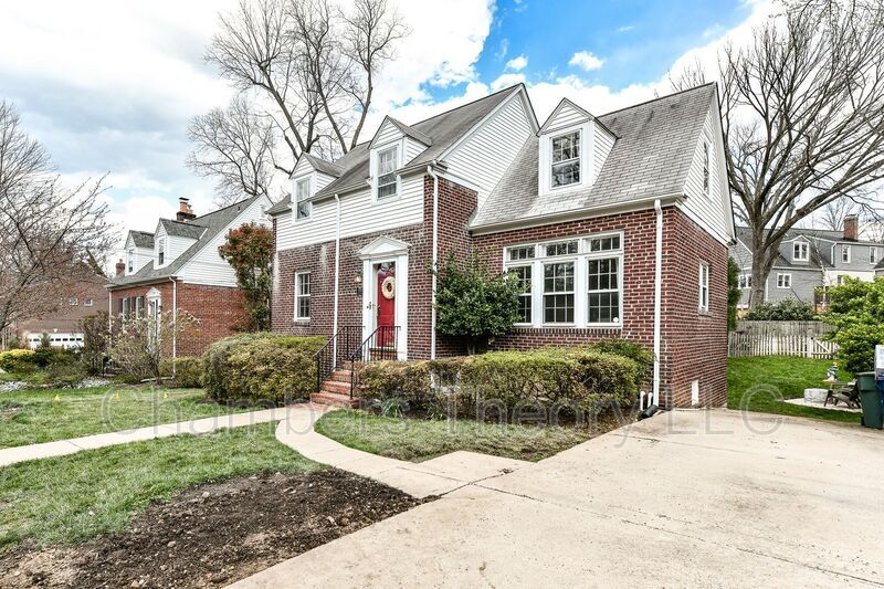 Photo - 2705 Russell Rd