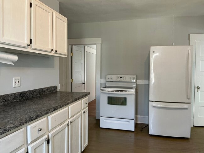 Photo - 176 McClintock St