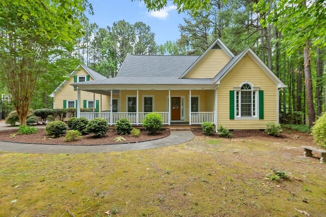 Building Photo - *Charming Farmhouse Style Retreat in Youngsville*