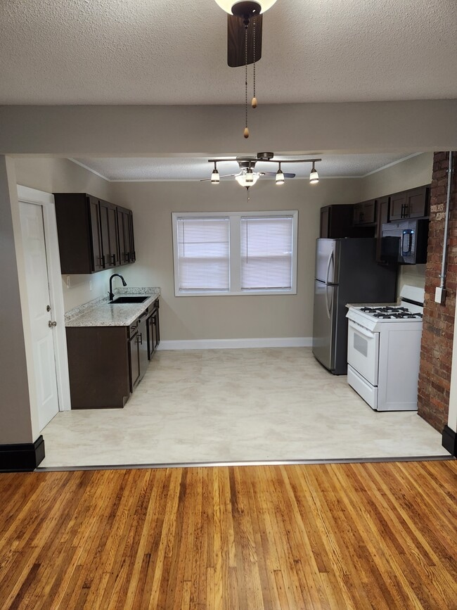 Photo - 17 Meriden St Unit Upper Flat