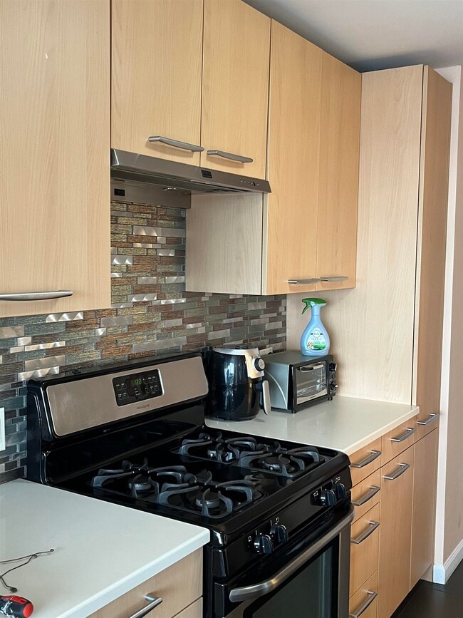 Building Photo - 9060 Palisade Ave Unit 307