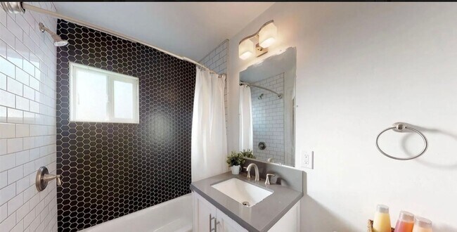Photo - 4050 Illinois St Unit 4050