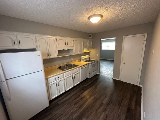 2 bedoom 1 bath - 2 bedoom 1 bath Apartment Unit N 1