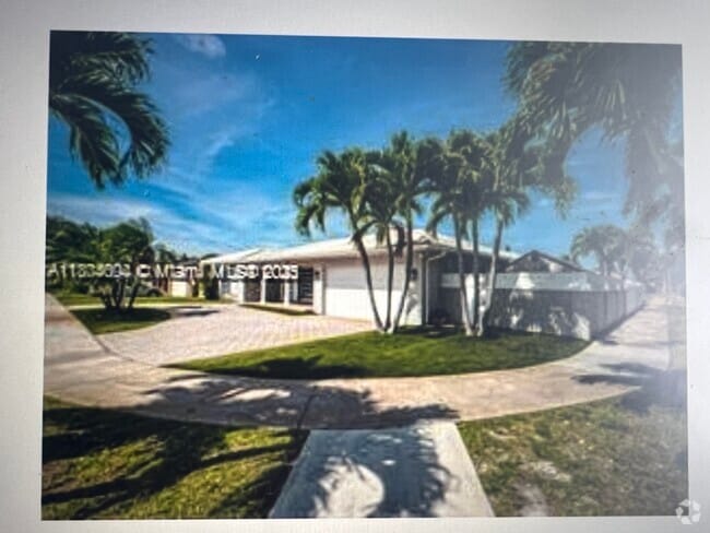 Building Photo - 3740 N 53rd Ave Rental