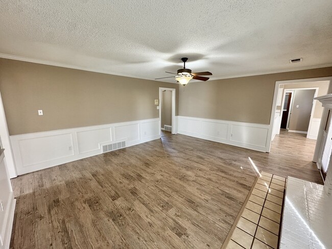 Photo - 743 Concordia Dr