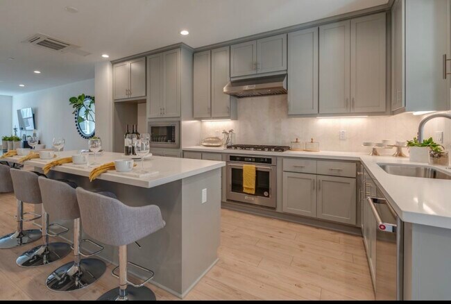 Photo - 1423 Venice Ter