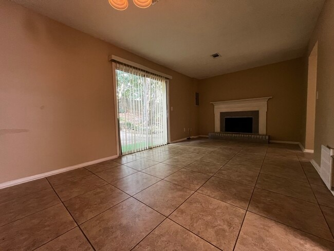 Photo - 131 Roswell Commons Way