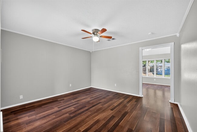 Photo - 811 Lochmoor Ln