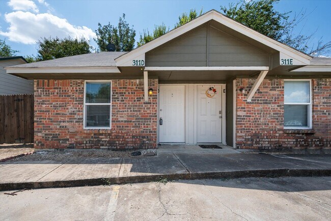 Building Photo - 311 Kings Way Dr Unit D Rental