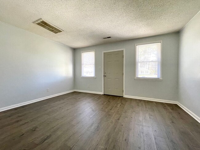 Photo - Welcome to Elm Street!