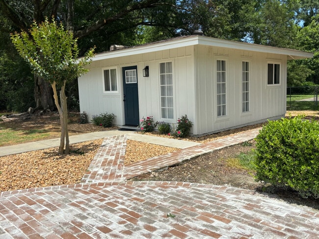 Building Photo - 305 S Laurel St Rental