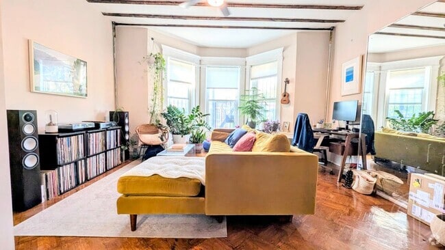Building Photo - 408 Hancock St Rental