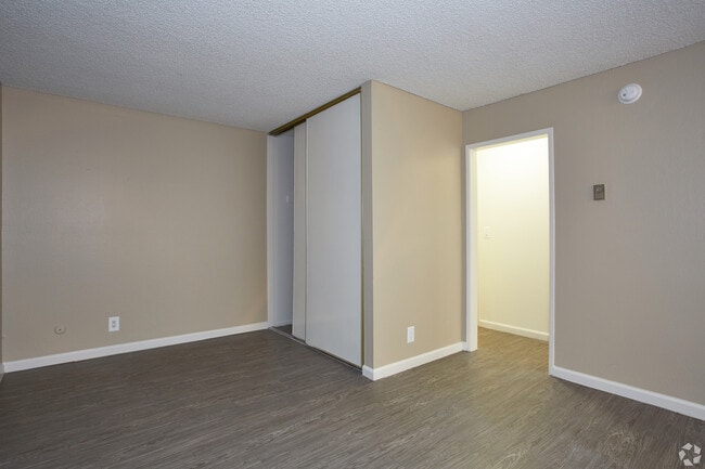 Hollywood Royale Apartments