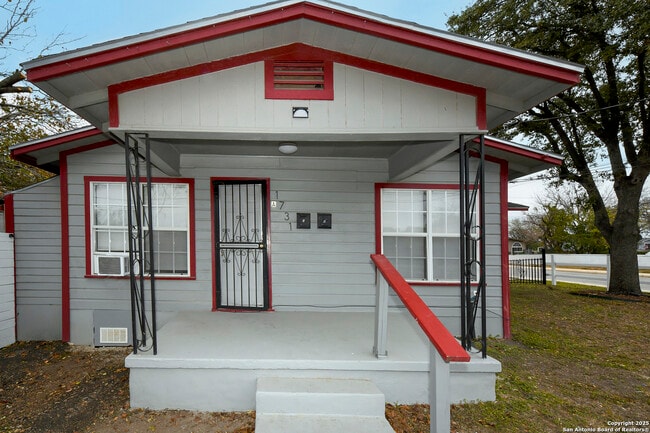 Building Photo - 1731 E Carson St