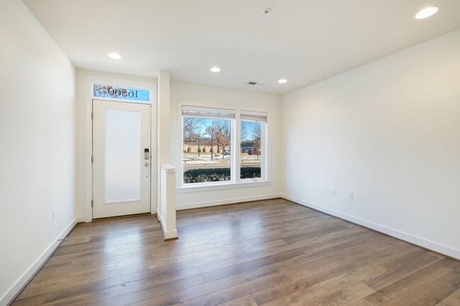 Photo - 16560 Crabbs Branch Way