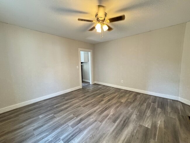 Building Photo - 184 E Main St Rental