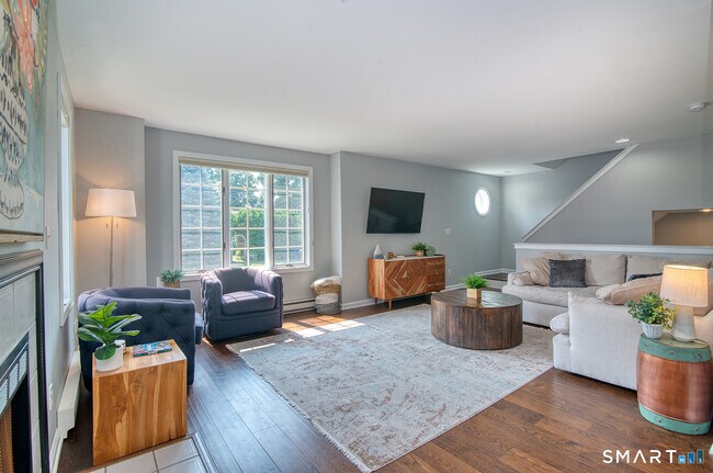 Photo - 12 Middlefield St