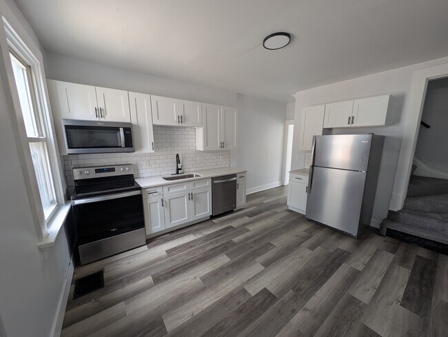 Photo - 542 W Town St