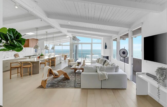 Photo - 26060 Pacific Coast Hwy Unidad A