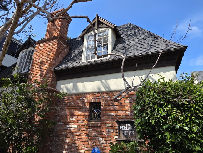 Building Photo - 8227 Redlands St Unit #2