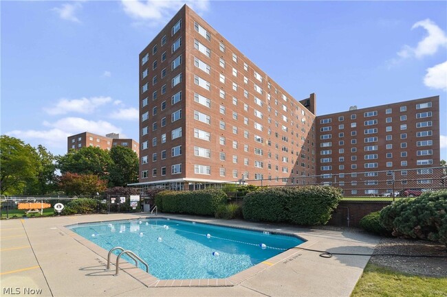 Building Photo - 11850 Edgewater Dr Unit 619