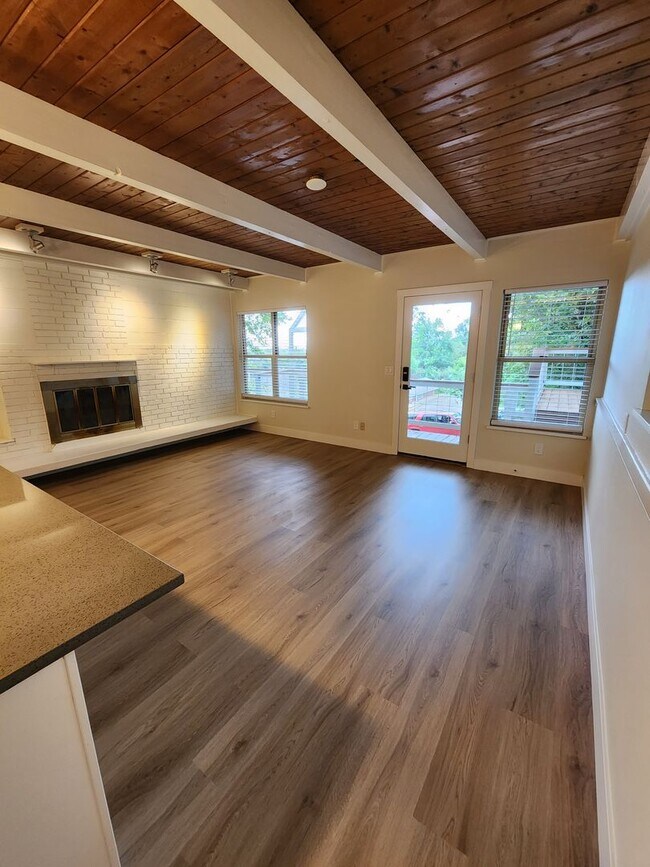 Photo - Beautifully Remodeled 2 bed 1 bath unit in... Unit A