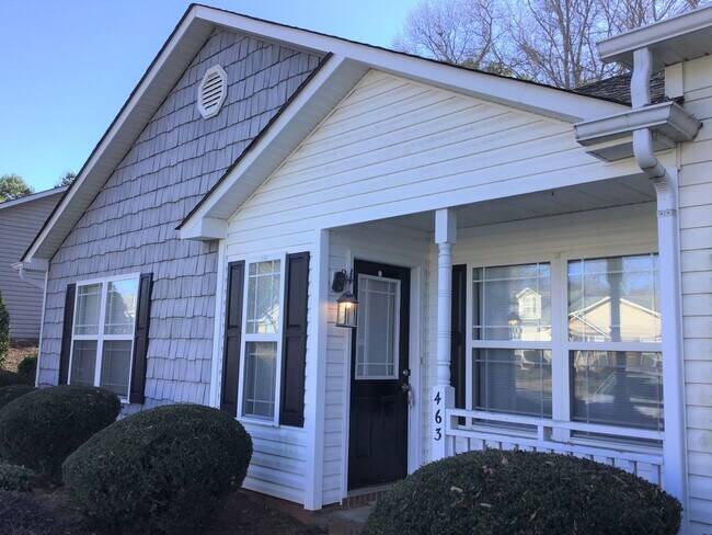 Photo - 3 Bedroom Condo off McConnells Hwy!  ***RE...