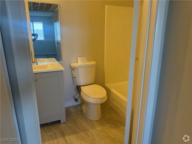 Building Photo - 1381 E University Ave. Unit 312 Rental