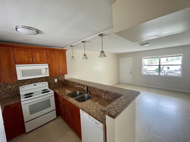 Building Photo - 2521 Pierce St Unit 10