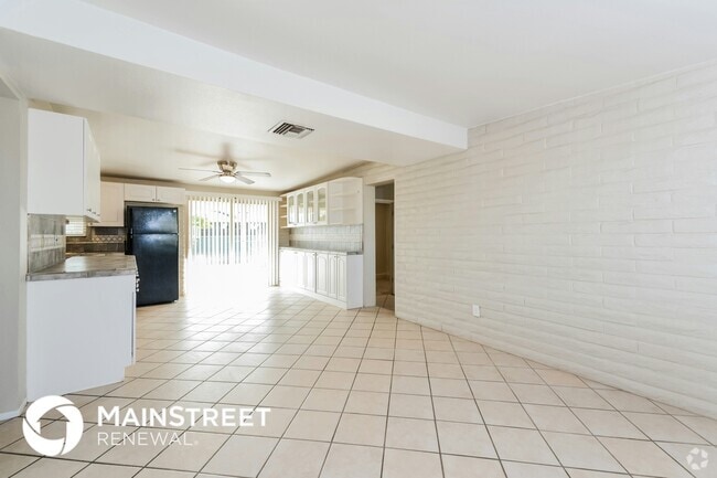 Building Photo - 4751 S Primrose St Rental