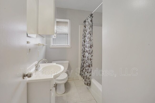 Photo - 124 Lake Ave