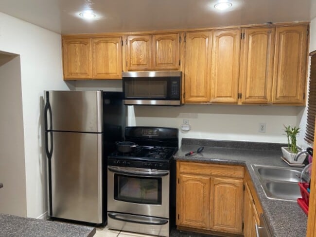 Photo - 10331 Lindley Ave