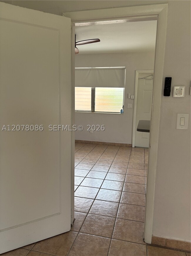 Photo - 435 SW 5th St Unit 4