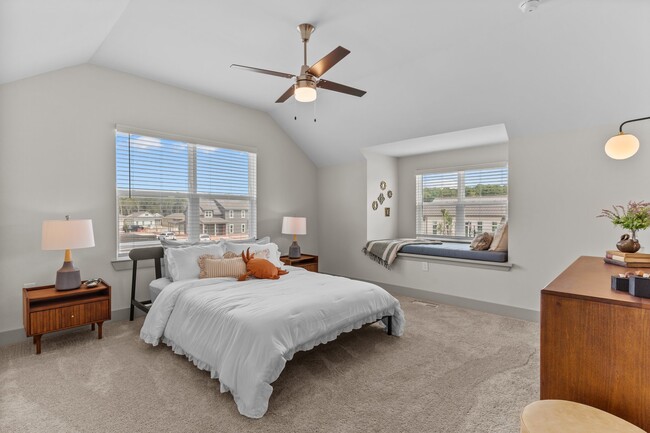 Spacious Towne Interiors - Heartsease at Calabash